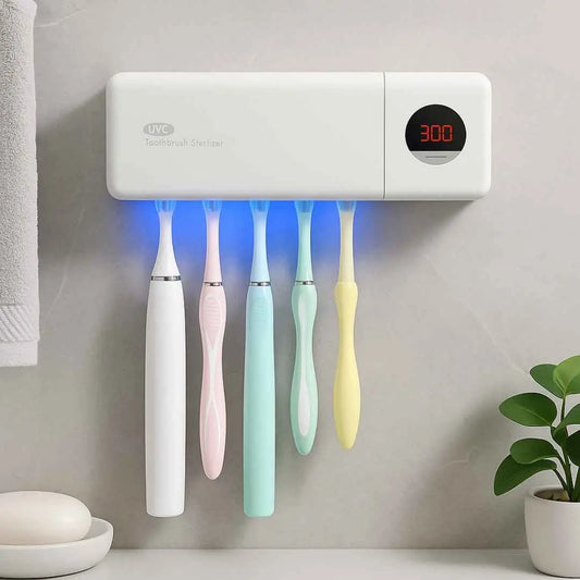 Sterilizator profesional pentru periutele de dinti, functie de uscare si sterilizare antibacteriala UV + UVC, montare pe perete prin lipire, 5 5loturi, ciclu automat la fiecare 8 ore, acumulator 2000mAh, afisaj digital